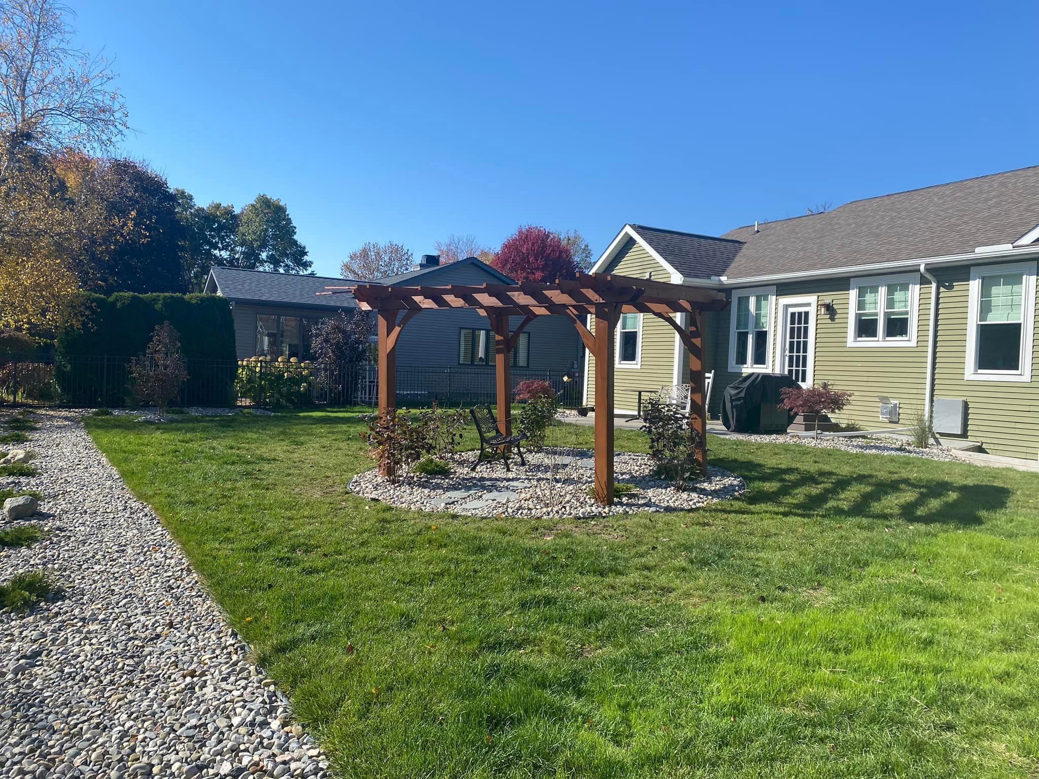 Clean lawn and landscaping in Midland